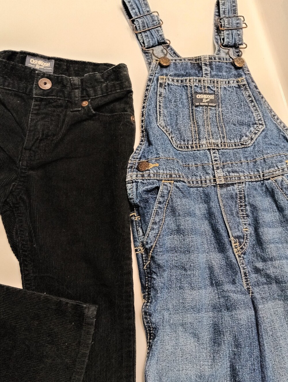 OshKosh B'gosh 3T Bundle: Classic Denim Overalls & Black Corduroy Pants - Excell